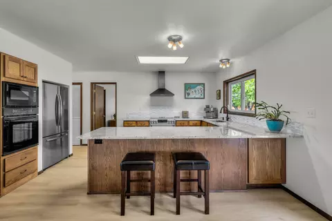 Kitchen - 1776 NE Pheasant Ln, Bend, OR 97701 photo 2 of 8