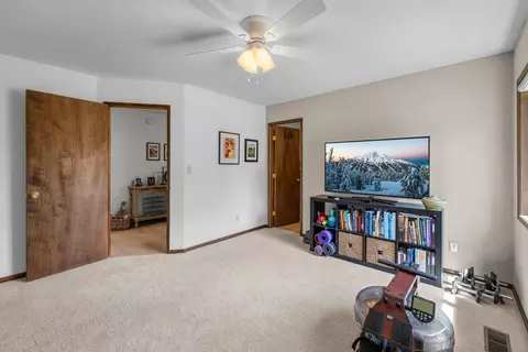 Bedroom - 1776 NE Pheasant Ln, Bend, OR 97701 photo 7 of 19