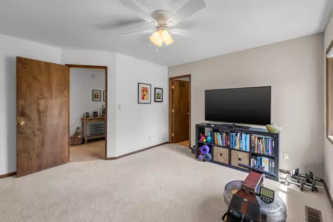 Bedroom - 1776 NE Pheasant Ln, Bend, OR 97701 photo 8 of 19
