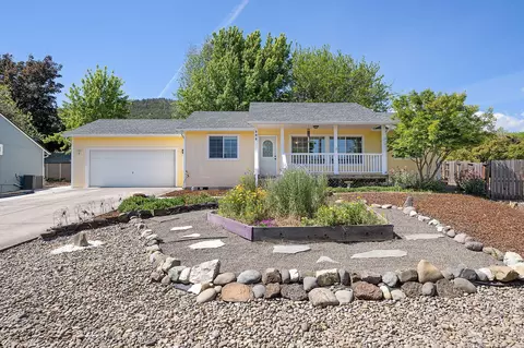 305 Blackberry Ct, Talent, OR 97540