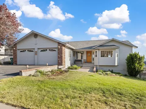 2220 Kimberly Dr, Klamath Falls, OR 97603