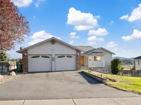 2220 Kimberly Dr, Klamath Falls, OR 97603
