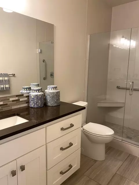 Bath - 19301 Alianna Loop, Bend, OR 97702 photo 5 of 6