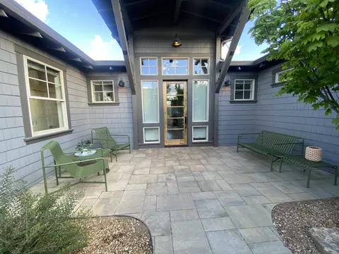 Exterior - 19301 Alianna Loop, Bend, OR 97702 photo 4 of 10