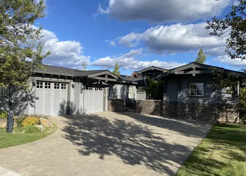 19301 Alianna Loop, Bend, OR 97702