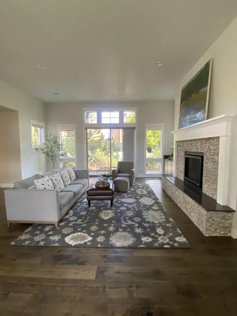 Living - 19301 Alianna Loop, Bend, OR 97702 photo 1 of 2