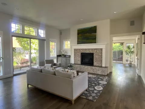 Living - 19301 Alianna Loop, Bend, OR 97702 photo 2 of 2
