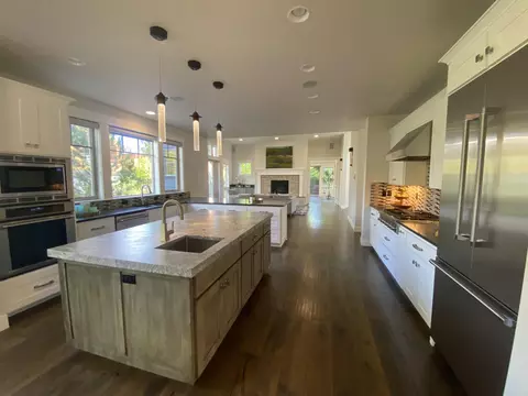 Kitchen - 19301 Alianna Loop, Bend, OR 97702 photo 3 of 5