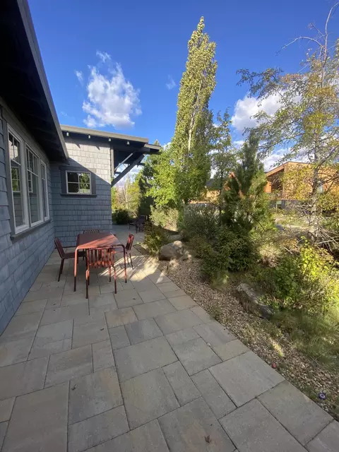 Exterior - 19301 Alianna Loop, Bend, OR 97702 photo 6 of 10