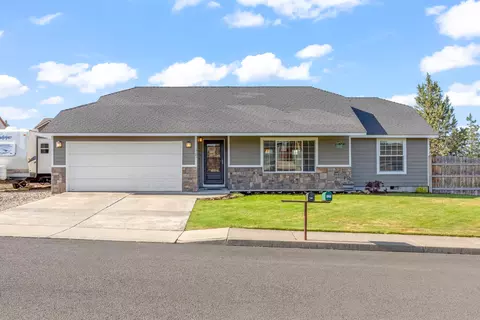 727 SE Cross Ln, Madras, OR 97741