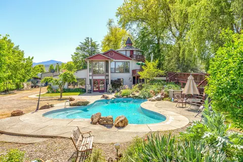 3600 Madrona Ln, Medford, OR 97501