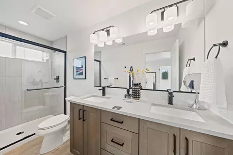 Bath - 20736 SE Scout Pl, Bend, OR 97702 photo 1 of 1