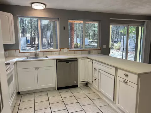 Kitchen - 52360 Ammon Rd, La Pine, OR 97739 photo 4 of 6
