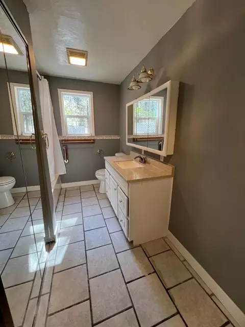 Bath - 52360 Ammon Rd, La Pine, OR 97739 photo 1 of 4