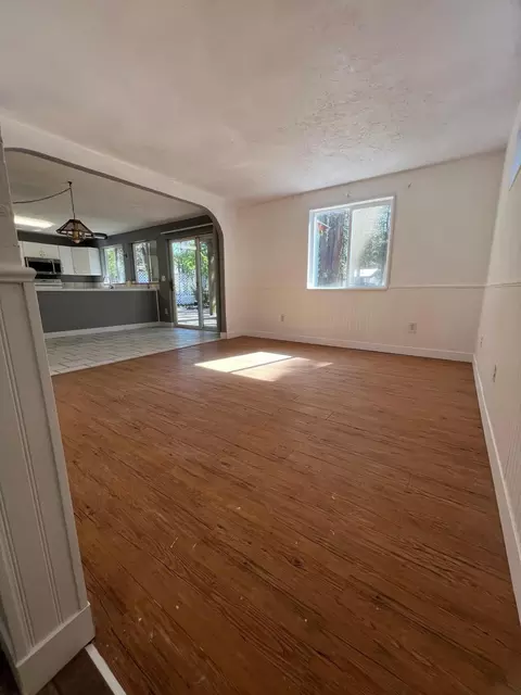 Living - 52360 Ammon Rd, La Pine, OR 97739 photo 3 of 5