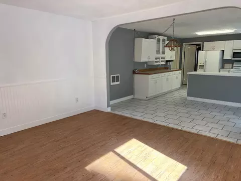 Living - 52360 Ammon Rd, La Pine, OR 97739 photo 4 of 5