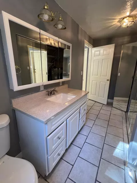Bath - 52360 Ammon Rd, La Pine, OR 97739 photo 3 of 4