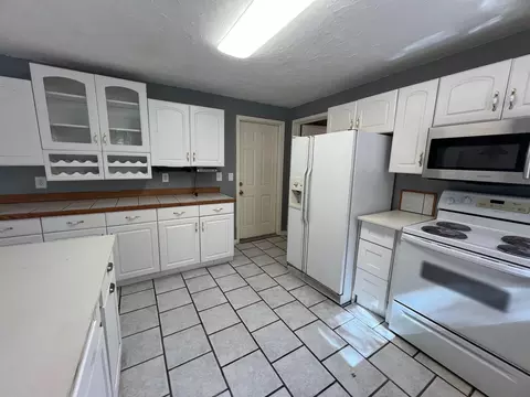 Kitchen - 52360 Ammon Rd, La Pine, OR 97739 photo 2 of 6