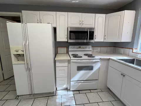 Kitchen - 52360 Ammon Rd, La Pine, OR 97739 photo 3 of 6