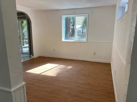 Living - 52360 Ammon Rd, La Pine, OR 97739 photo 2 of 5