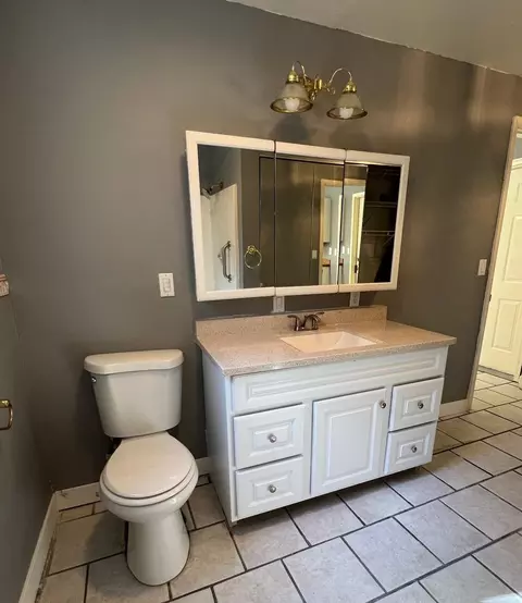 Bath - 52360 Ammon Rd, La Pine, OR 97739 photo 2 of 4