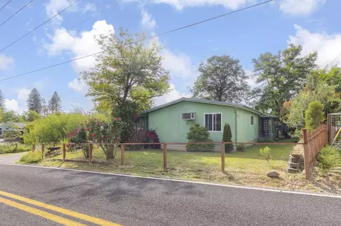 2582 Walnut Ave, Grants Pass, OR 97527