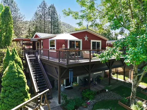 150 Castaline Pl, Shady Cove, OR 97539