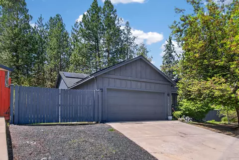 61039 Honkers Ln, Bend, OR 97702