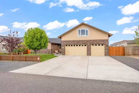 570 Mountain Ridge Dr, Culver, OR 97734