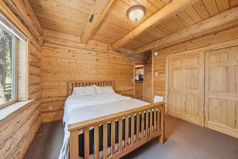 Bedroom - 14177 Whitewater Loop, La Pine, OR 97739 photo 2 of 5