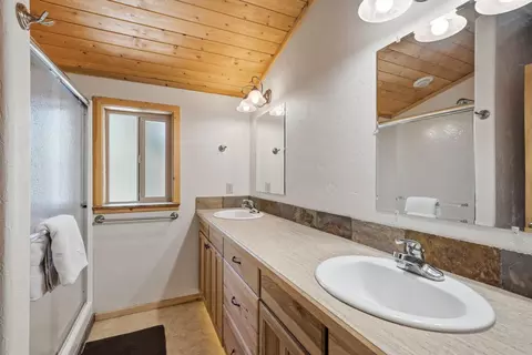 Bath - 14177 Whitewater Loop, La Pine, OR 97739 photo 2 of 2