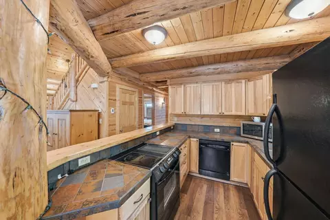 Kitchen - 14177 Whitewater Loop, La Pine, OR 97739 photo 1 of 2