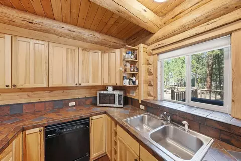 Kitchen - 14177 Whitewater Loop, La Pine, OR 97739 photo 2 of 2