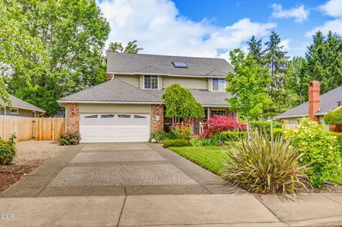60 Vintage Cir, Jacksonville, OR 97530