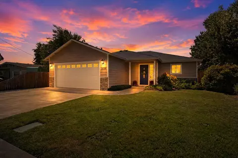 1630 Medart Ln, Grants Pass, OR 97527