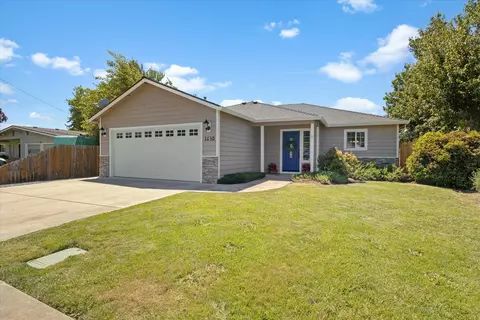 1630 Medart Ln, Grants Pass, OR 97527
