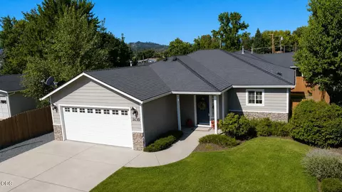1630 Medart Ln, Grants Pass, OR 97527