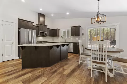 Kitchen - 15205 Ponderosa Loop, La Pine, OR 97739 photo 4 of 5