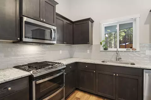 Kitchen - 15205 Ponderosa Loop, La Pine, OR 97739 photo 1 of 5