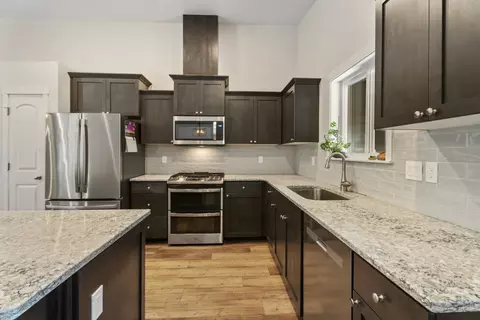 Kitchen - 15205 Ponderosa Loop, La Pine, OR 97739 photo 3 of 5