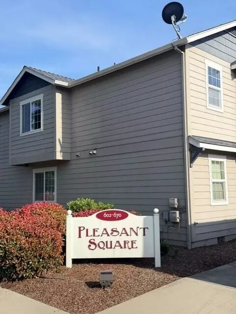 668 Midway Rd, Medford, OR 97501