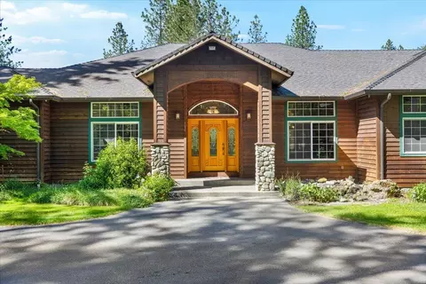 196 Pooh Ln, Grants Pass, OR 97526