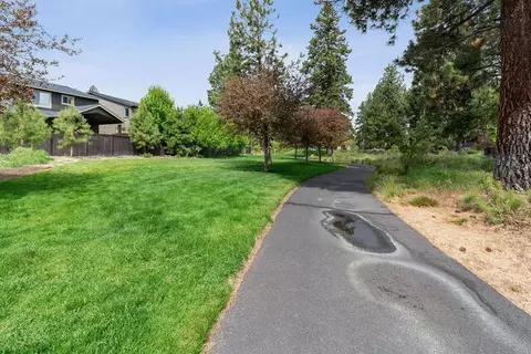 Exterior - 20165 Stonegate Dr, Bend, OR 97702 photo 7 of 7