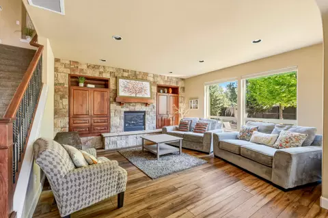 Living - 20165 Stonegate Dr, Bend, OR 97702 photo 1 of 1