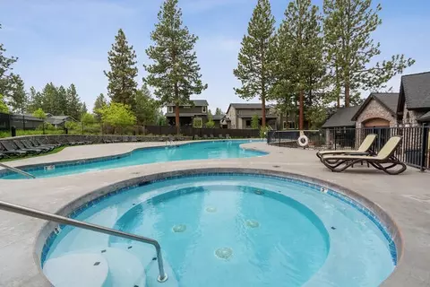 Exterior - 20165 Stonegate Dr, Bend, OR 97702 photo 6 of 7