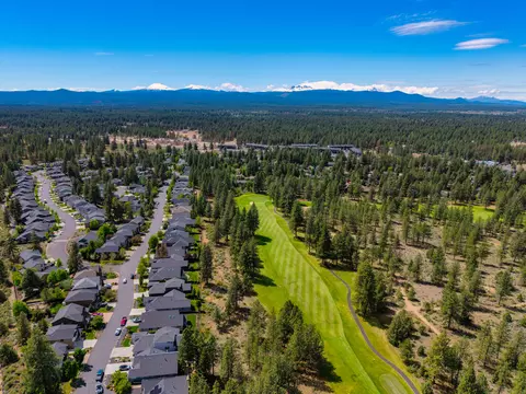 View/Area - 20165 Stonegate Dr, Bend, OR 97702 photo 2 of 3