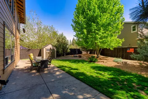 Exterior - 20165 Stonegate Dr, Bend, OR 97702 photo 3 of 7