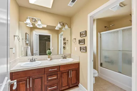 Bath - 20165 Stonegate Dr, Bend, OR 97702 photo 2 of 3