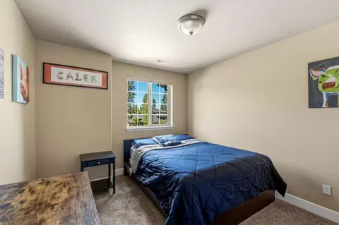 Bedroom - 20165 Stonegate Dr, Bend, OR 97702 photo 3 of 5