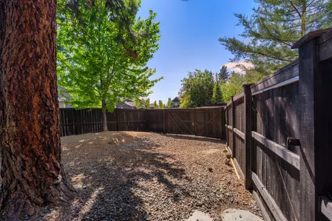 Exterior - 20165 Stonegate Dr, Bend, OR 97702 photo 4 of 7